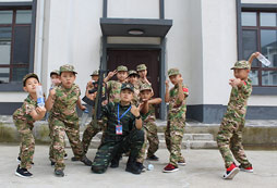 長春軍事夏令營幫助孩子塑造軍人品質(zhì)