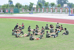 長春青少年夏令營學(xué)習(xí)愛國愛軍精神！