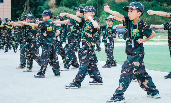 長沙軍事訓練夏令營多少錢
