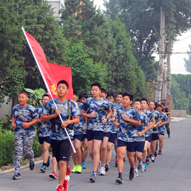 參加長沙軍事夏令營給孩子一個收獲滿滿的假期