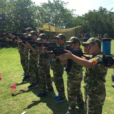 常州軍事夏令營(yíng)訓(xùn)練生活苦不苦？