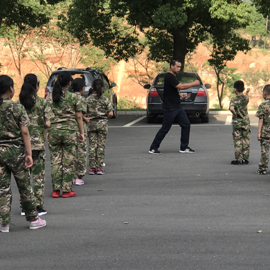 常州軍事拓展夏令營(yíng)帶你體驗(yàn)真正的軍營(yíng)生活