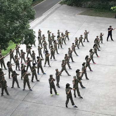 常州軍事夏令營(yíng)從內(nèi)到外改變孩子