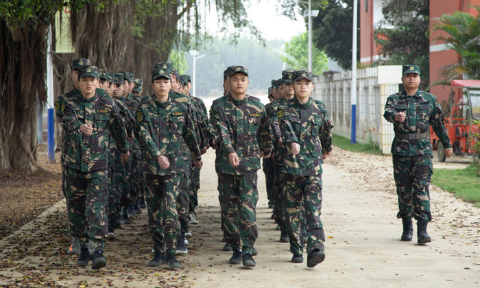 參加潮汕軍事夏令營改變孩子陋習(xí)！