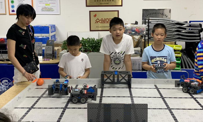 青少年參加潮汕機器人夏令營有什么優(yōu)勢呢？.jpg