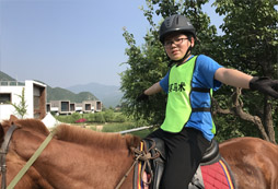 承德兒童夏令營(yíng)現(xiàn)代化馬術(shù)俱樂(lè)部