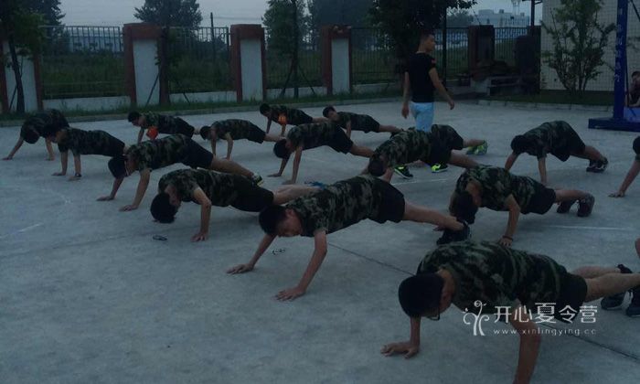 成都軍事夏令營(yíng)