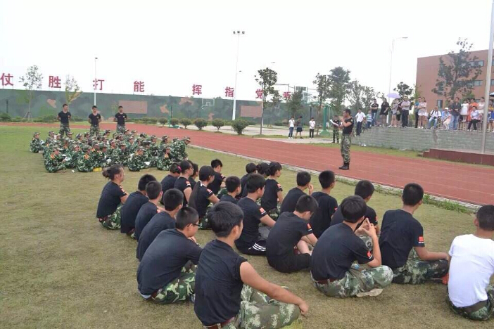 軍事夏令營