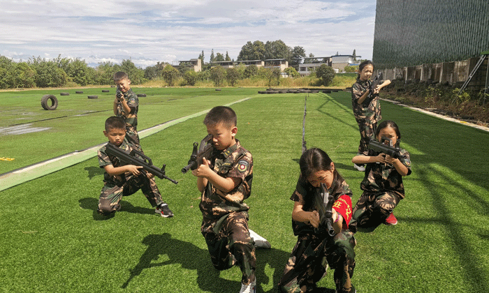 7天軍事訓(xùn)練夏令營.gif