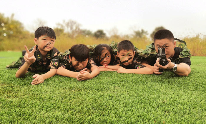15天少年軍事特訓(xùn)練夏令營(yíng).gif