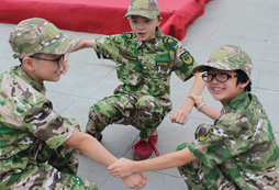 成都中小學生軍訓夏令營教孩子改掉壞習慣！
