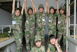 成都軍事夏令營鍛煉青少年的愛國意識