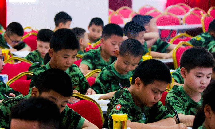成都兒童軍訓(xùn)夏令營費用