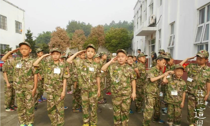 如何在成都挑選一個(gè)合適的夏令營(yíng).jpg