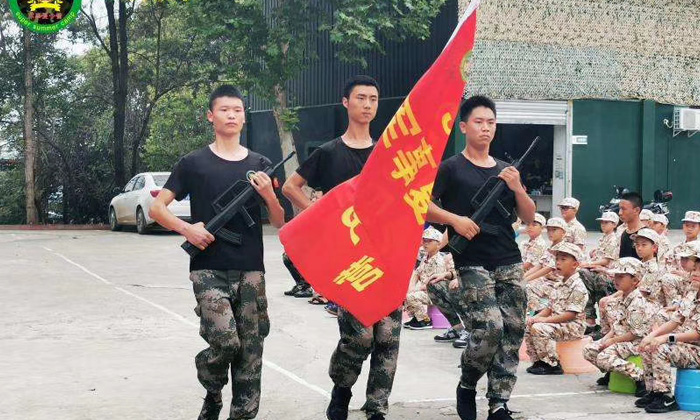高中暑期軍訓(xùn)夏令營(yíng)