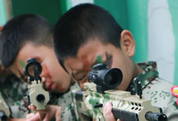 綿陽附近小學(xué)生軍事夏令營哪家好呢？