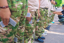 練習軍姿站立