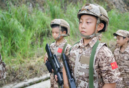 參加郴州軍事夏令營(yíng)豐富學(xué)生假期!