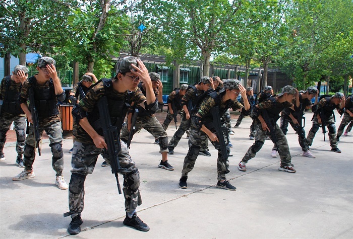 國內(nèi)吃苦夏令營哪家好 