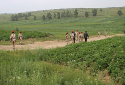 改變自己就在貧困山區(qū)體驗夏令營