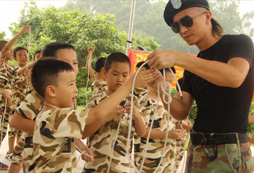 暑假少年特種兵吃苦夏令營火熱報名中