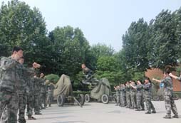 吃苦夏令營帶你走進(jìn)綠色軍營