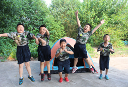 小孩子吃苦夏令營給孩子快樂又有意義的暑假