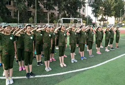 參加中小學(xué)生吃苦夏令營贏得勇士勛章
