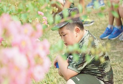 參加吃苦夏令營報名教孩子吃苦做人