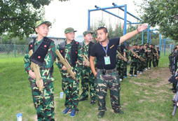 關(guān)于河南女子軍事吃苦訓(xùn)練營(yíng)