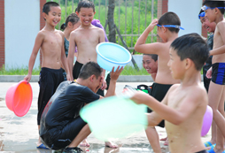 中小學(xué)生吃苦夏令營(yíng)對(duì)孩子的學(xué)習(xí)有幫助嘛