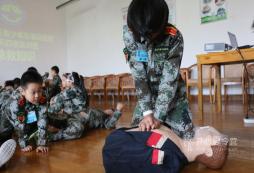 嬌生慣養(yǎng)的孩子合適參加重慶軍事夏令營活動嗎？