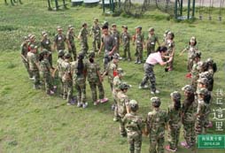 來重慶夏令營提前感受軍校的生活