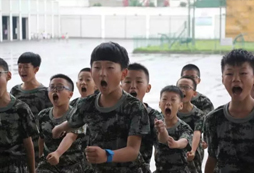 參加重慶軍事夏令營磨練孩子的意志力