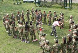 參加重慶軍事夏令營給孩子一個成長的空間