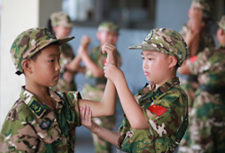 參加超級軍營軍事夏令營需要攜帶哪些物品？