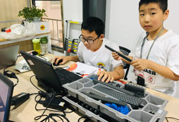 孩子們在創(chuàng)客編程夏令營學到什么