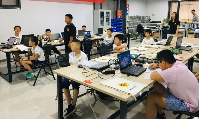 青少年創(chuàng)客編程夏令營報名哪家好
