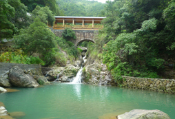 營地環(huán)境之小橋流水