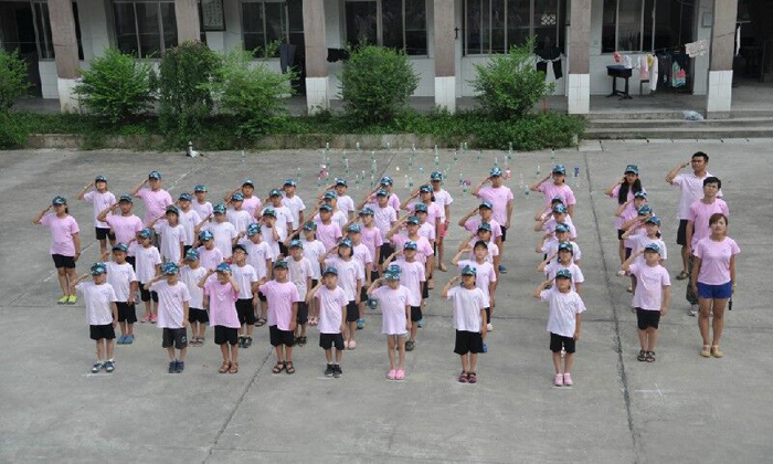 成長(zhǎng)快樂(lè)大本營(yíng)軍禮演練