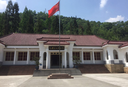 成長快樂大本營帶領(lǐng)學(xué)員參觀紀(jì)念館