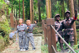 紀(jì)念館合影