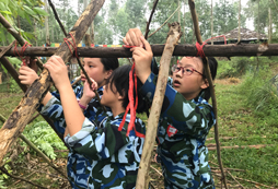 成長(zhǎng)快樂(lè)大本營(yíng)夏令營(yíng)帶你充分感受軍營(yíng)生活！