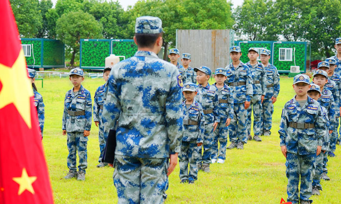 軍姿訓(xùn)練