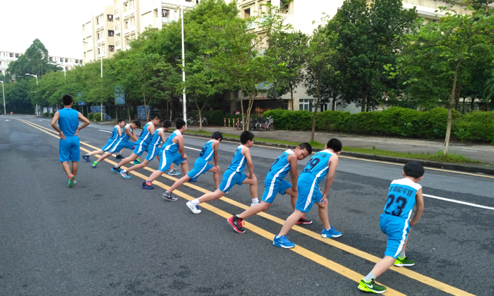 東莞體育夏令營讓孩子挑戰(zhàn)自我的體能