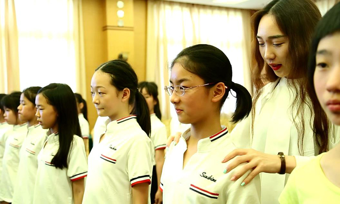 國學(xué)禮儀與西方禮儀相結(jié)合
