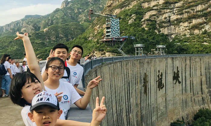 敦煌游學(xué)夏令營拉近了家長與孩子間的距離.jpg