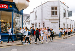 英孚國際游學帶孩子體驗劍橋微留學