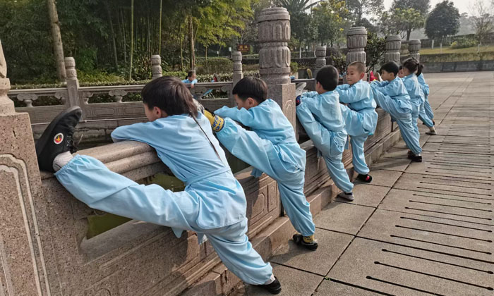伸腿練習(xí)