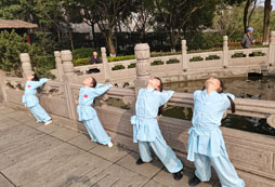 伸懶腰